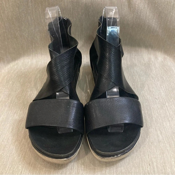 EILEEN  FISHER Sz 8 Tumbled Leather Crisscross Sports Zipper Closure Sandals - Picture 3 of 11